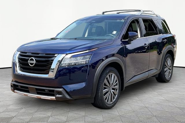 Used 2023 Nissan Pathfinder SL AWD/4WD image 3