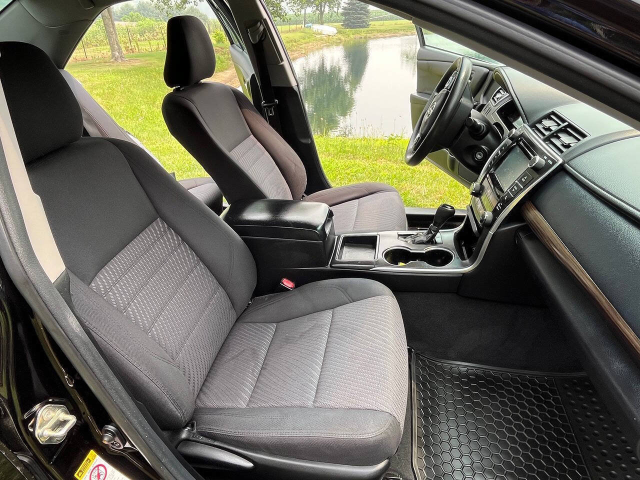 Used 2016 Toyota Camry LE FWD image 5