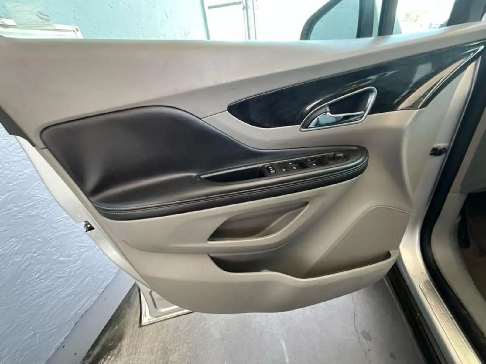 Used 2015 Buick Encore FWD image 9