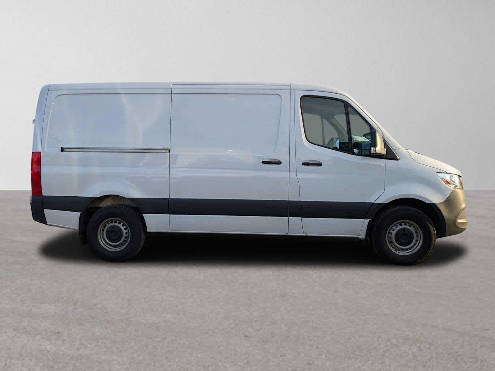 Used 2025 Mercedes-Benz Sprinter 2500 image 3