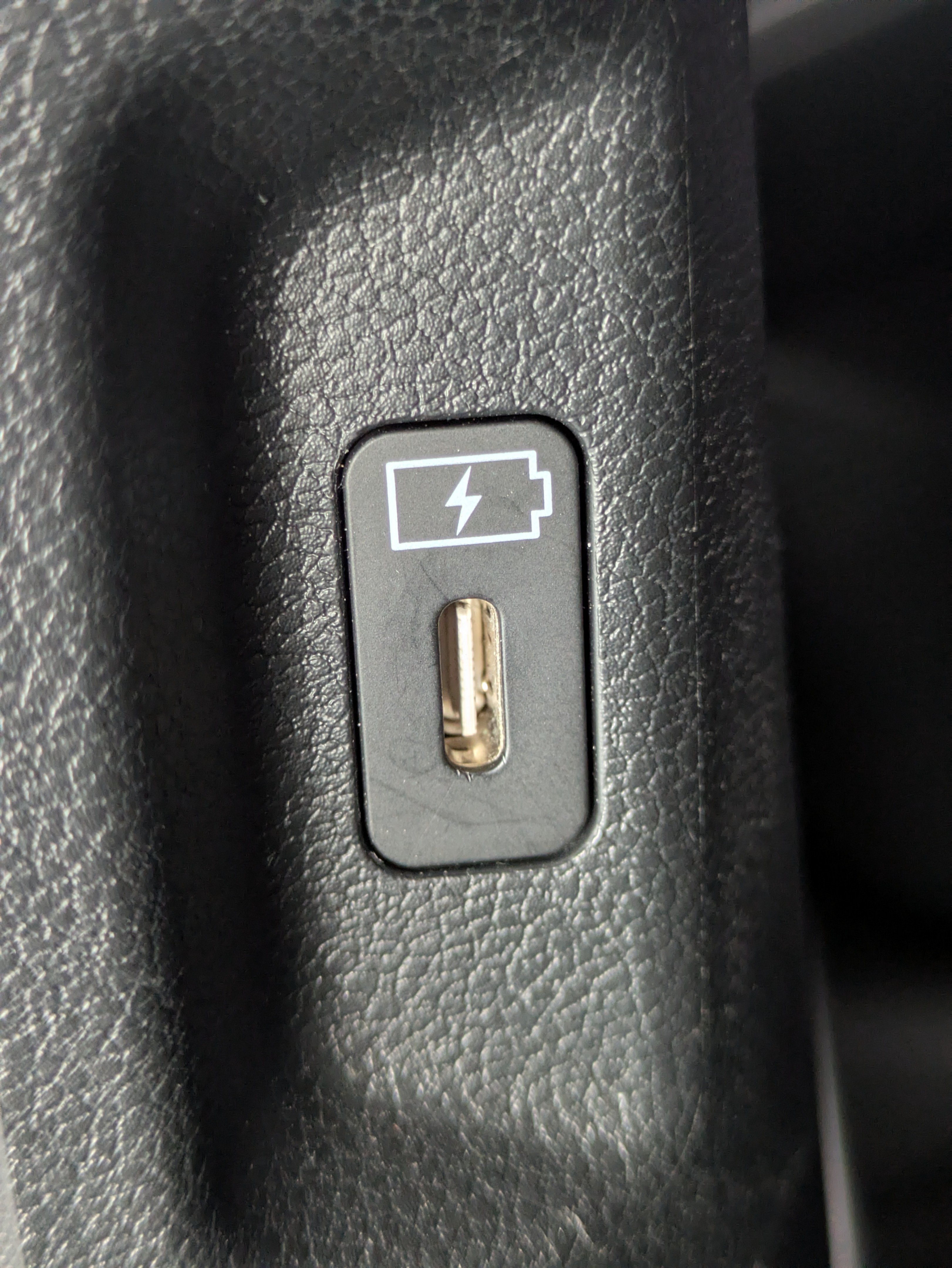 Used 2025 Hyundai Santa Fe SE FWD image 11