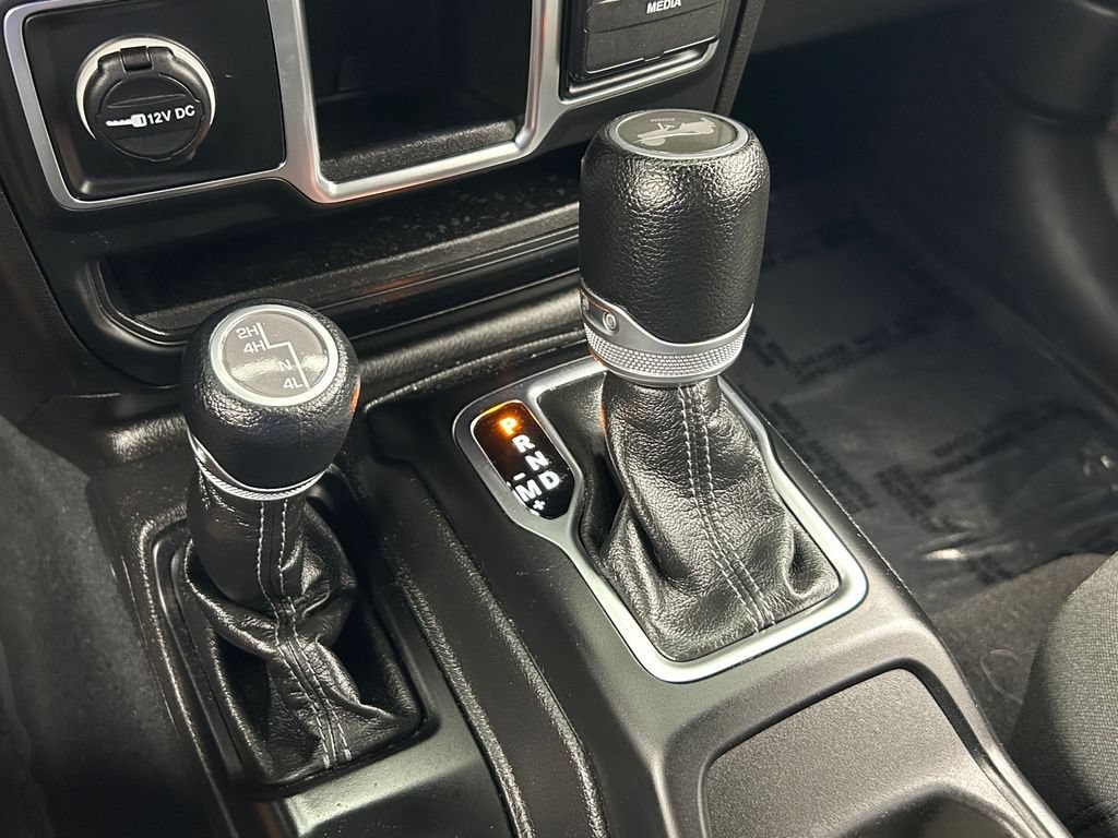 Used 2024 Jeep Wrangler Unlimited Sport AWD/4WD image 34