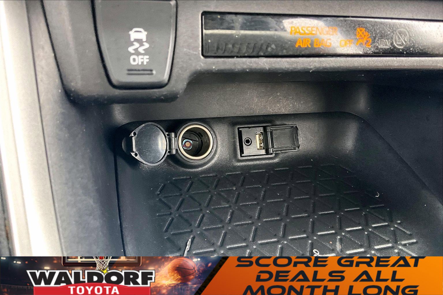 Used 2019 Toyota RAV4 LE w/ All Weather Liner Package image 38