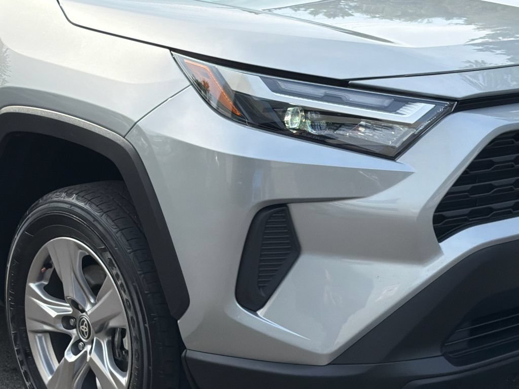 Used 2025 Toyota RAV4 XLE AWD/4WD image 10