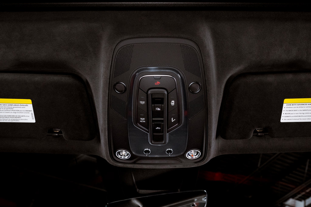 Used 2025 Lamborghini Urus SE AWD/4WD image 40