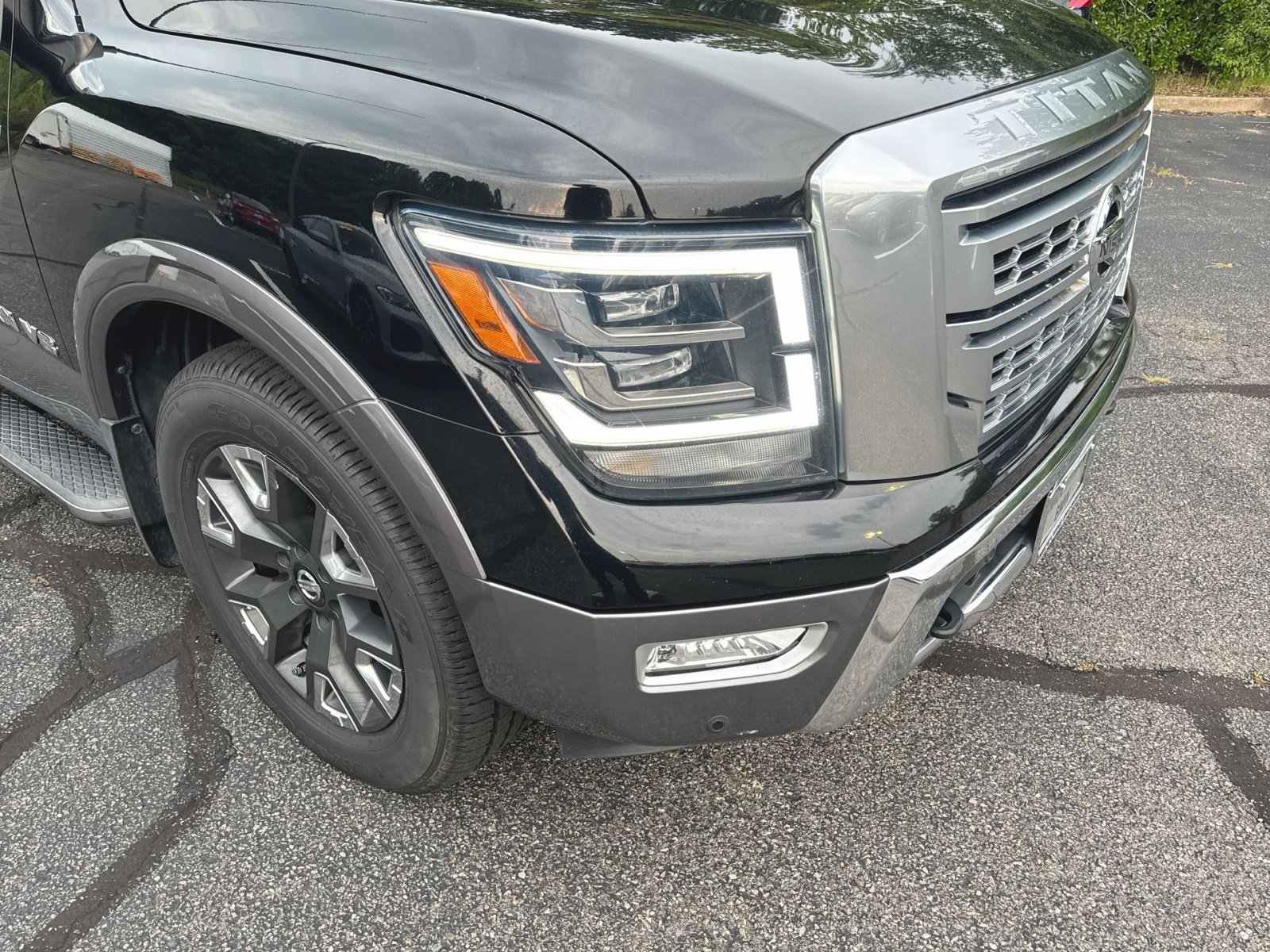 Used 2020 Nissan Titan Platinum Reserve w/ Moonroof Package RWD image 3