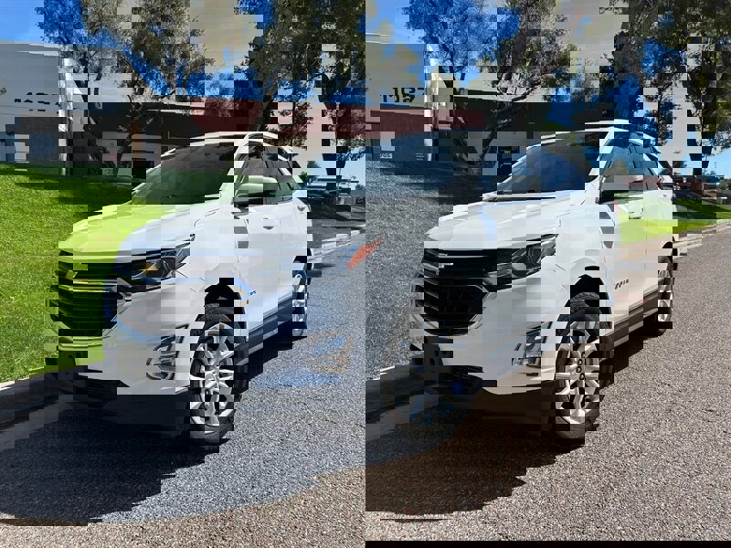 Used 2019 Chevrolet Equinox LT w/ Driver Convenience Package image 1