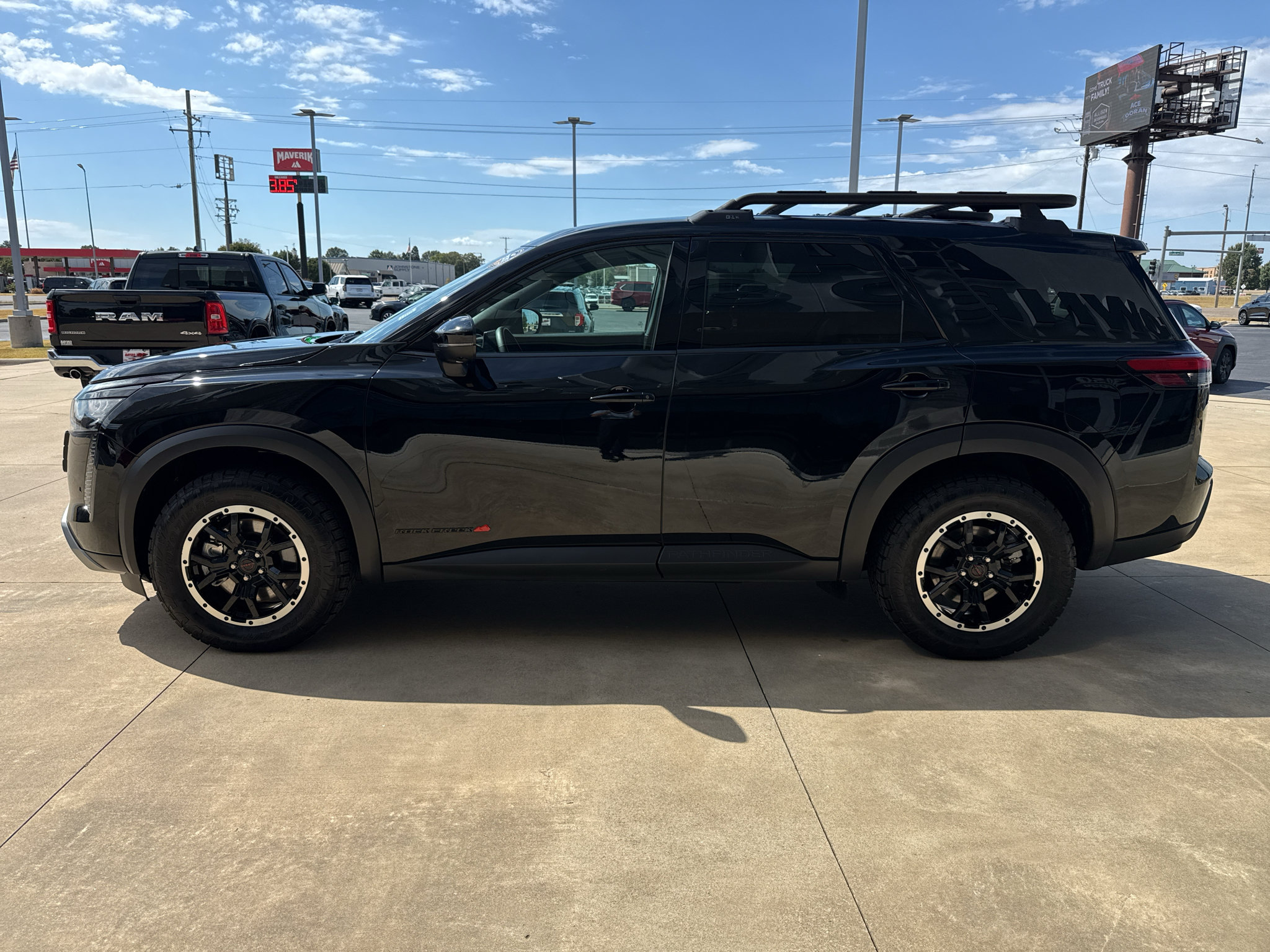 Used 2026 Nissan Pathfinder Rock Creek AWD/4WD image 4