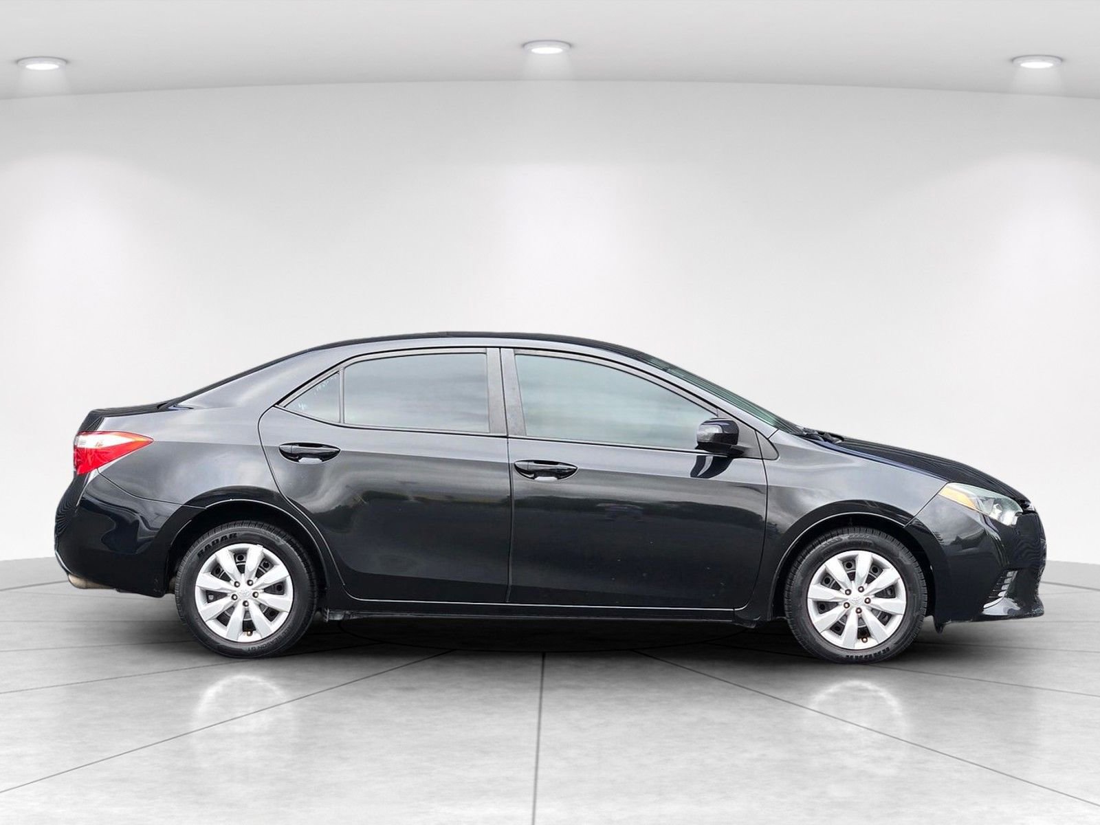 Used 2016 Toyota Corolla LE FWD image 7