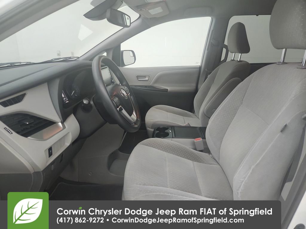 Used 2019 Toyota Sienna LE image 19