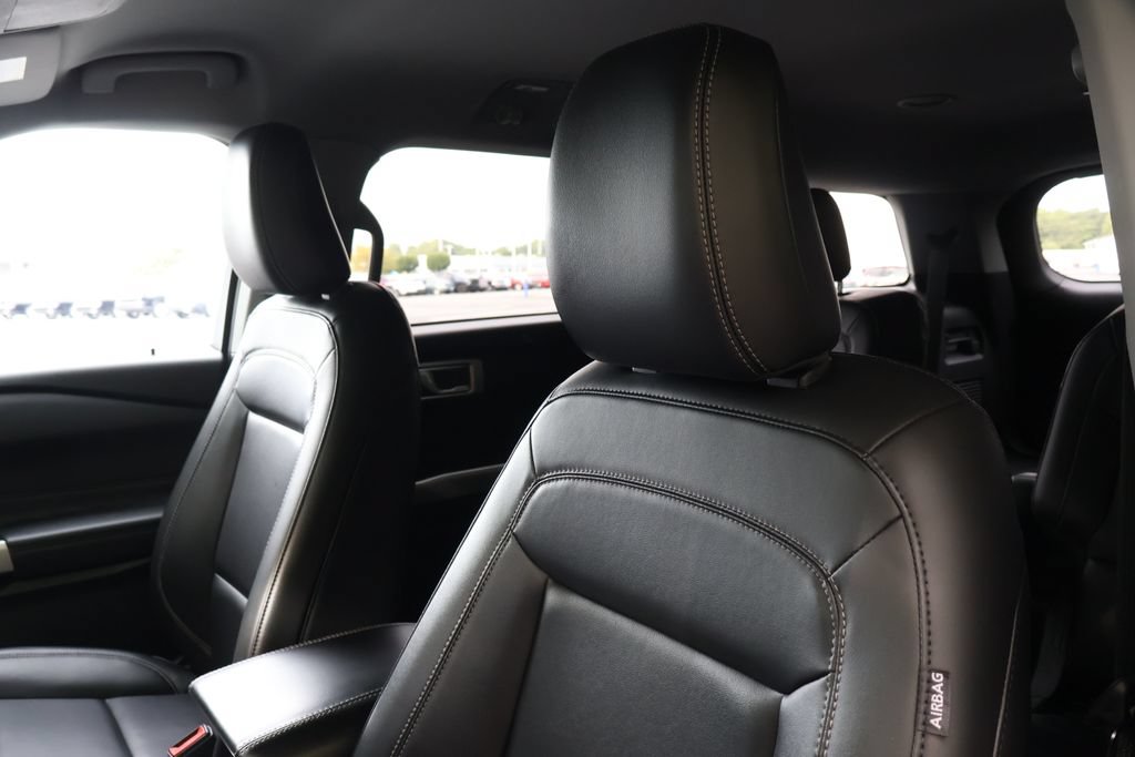 Used 2023 Ford Explorer XLT w/ Equipment Group 202A AWD/4WD image 34