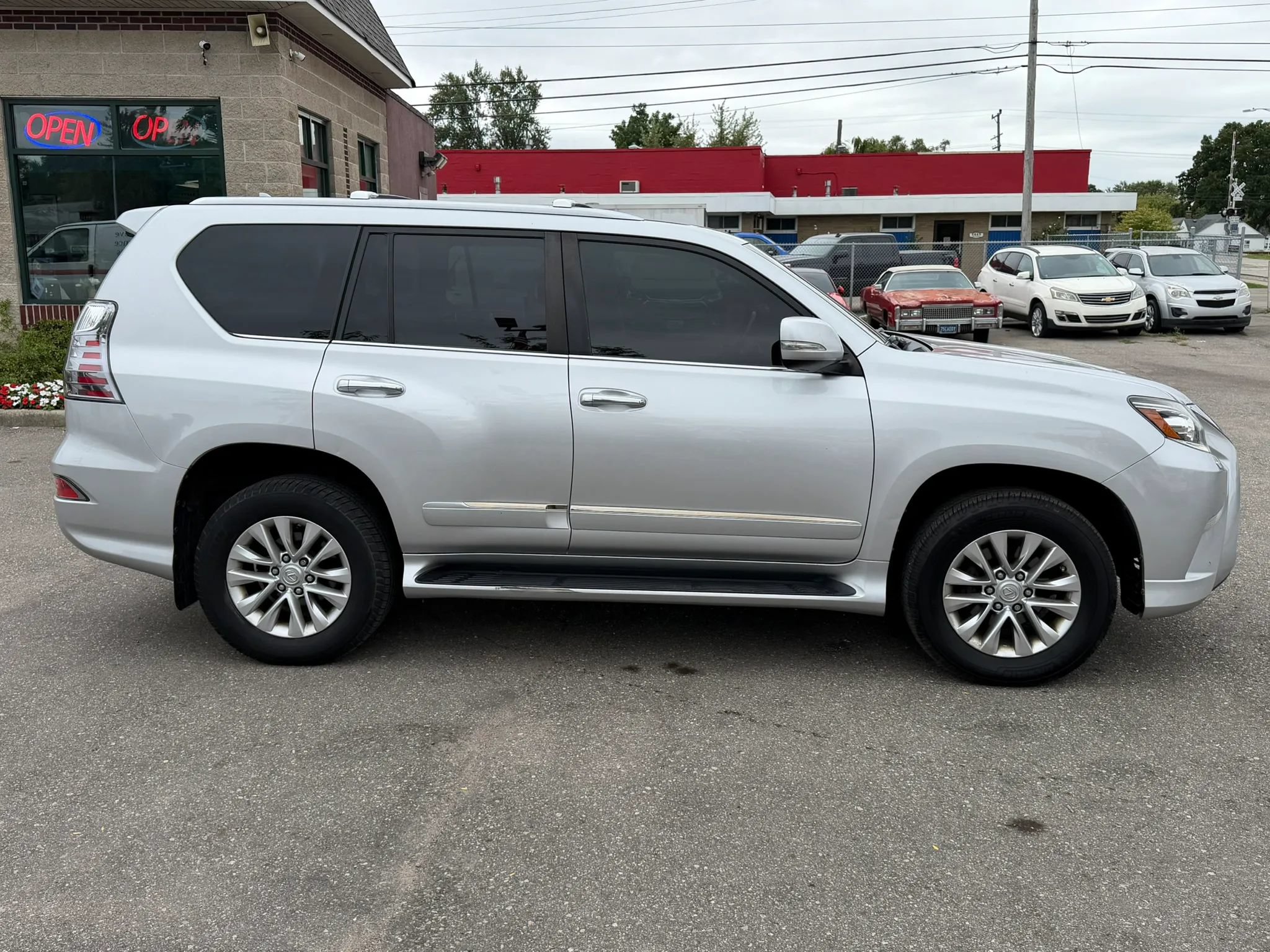Used 2014 Lexus GX 460 w/ Premium Package AWD/4WD image 6
