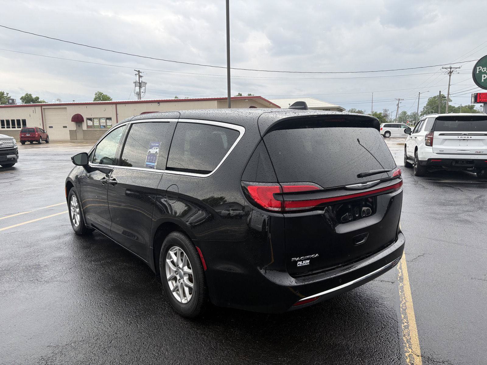 Used 2025 Chrysler Pacifica Select FWD image 23