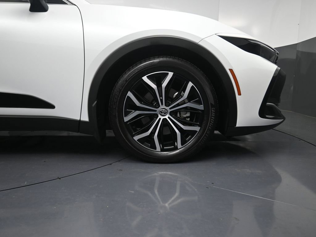 Used 2024 Toyota Crown Limited image 5