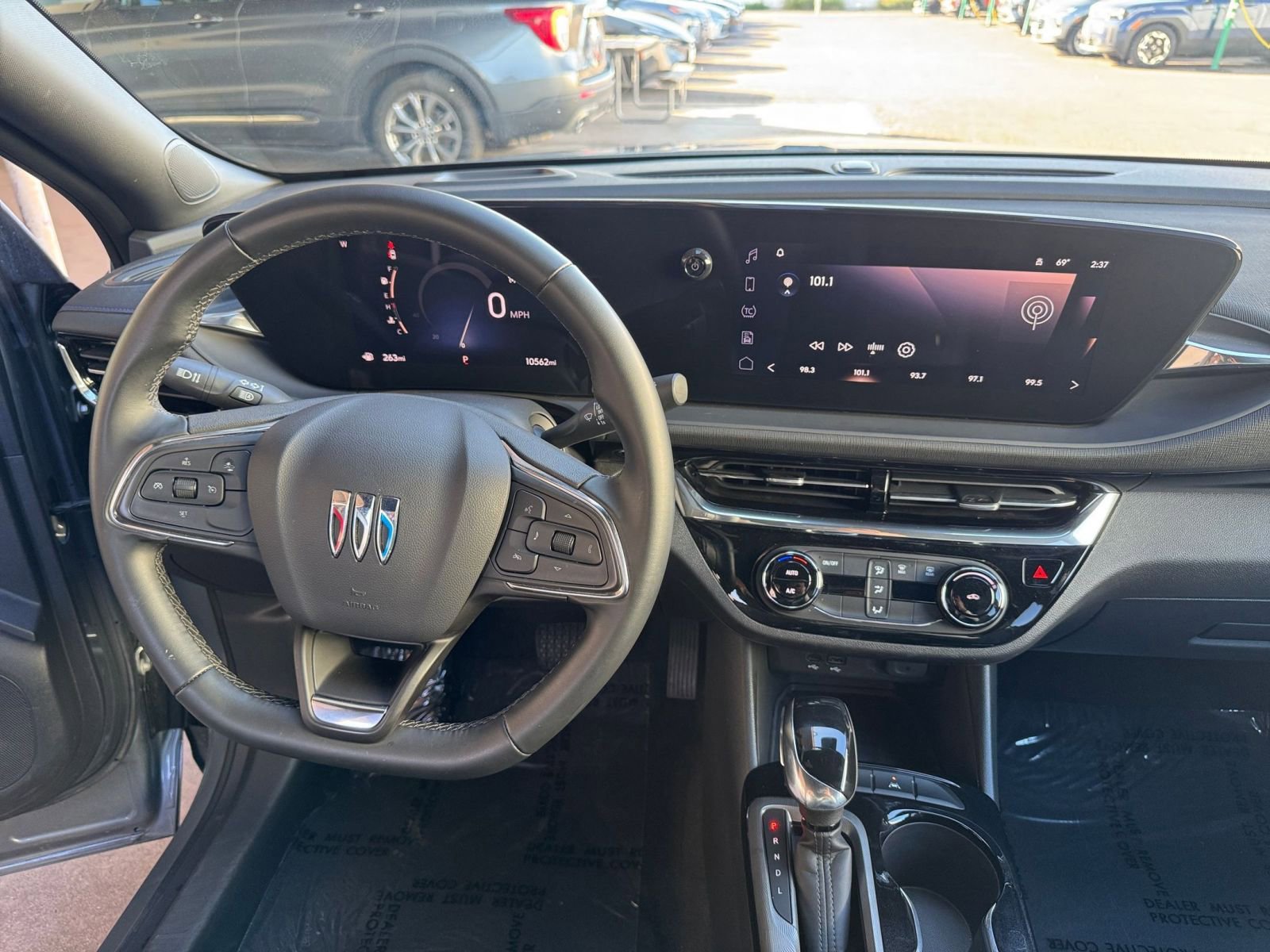 Used 2025 Buick Envista Sport Touring image 32