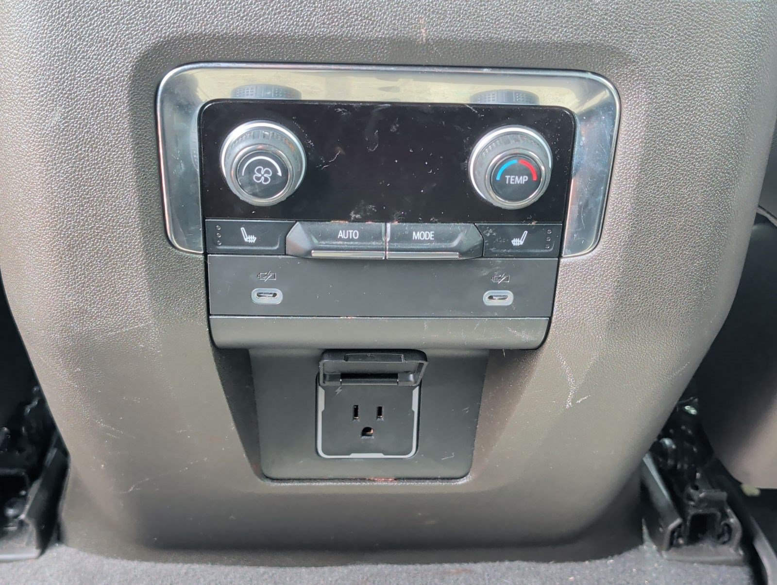 Used 2024 Chevrolet Tahoe LT w/ Luxury Package RWD image 25