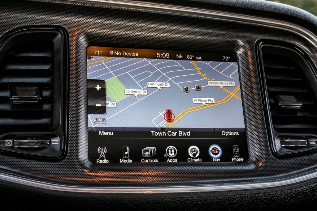 Used 2015 Dodge Challenger SRT w/ Technology Group image 19