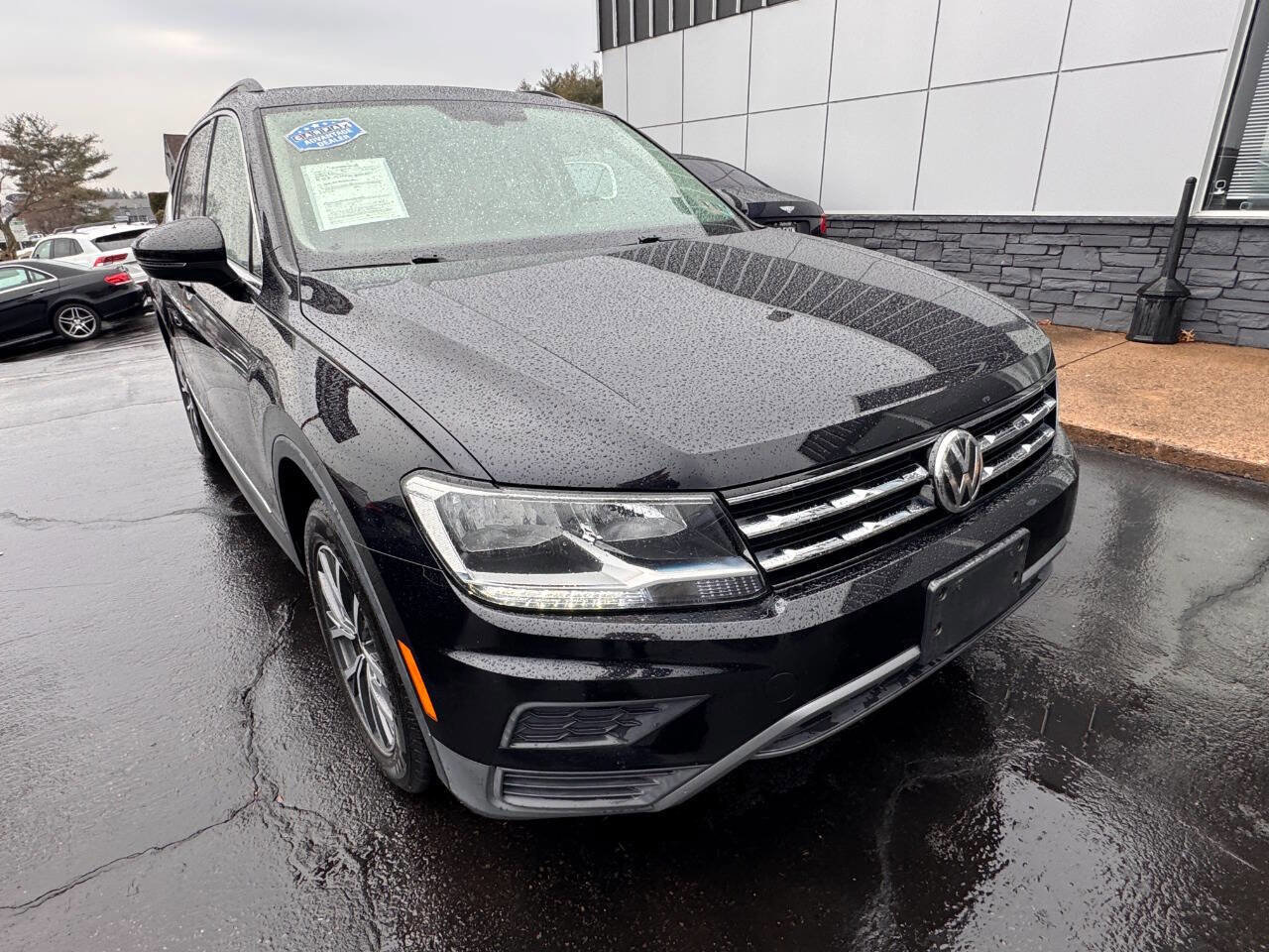 Used 2018 Volkswagen Tiguan SE w/ Panoramic Sunroof Package image 11