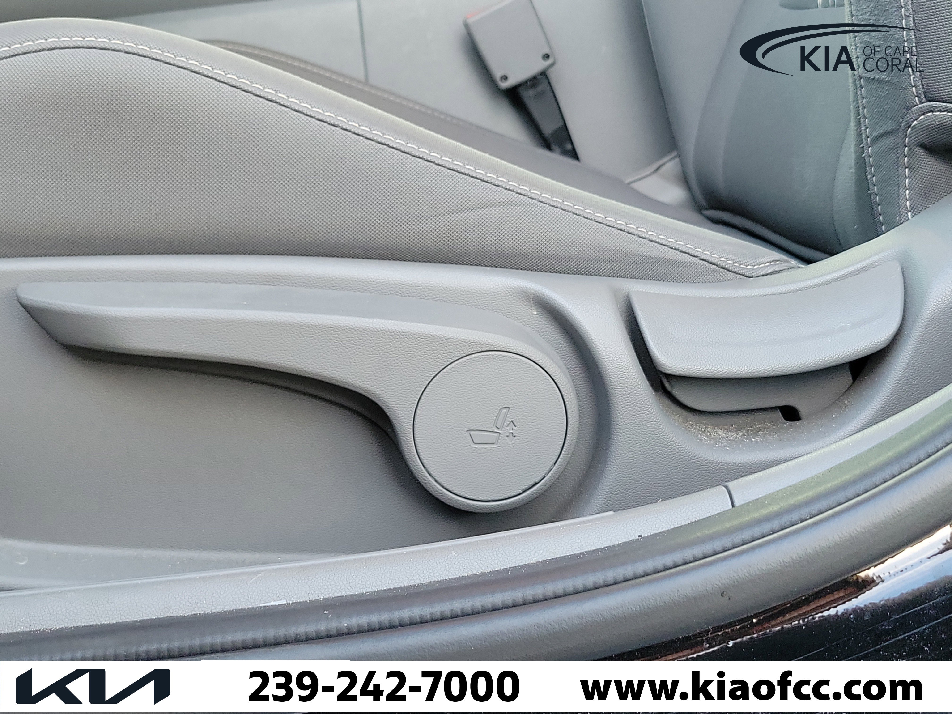 Used 2024 Hyundai Elantra SEL image 24