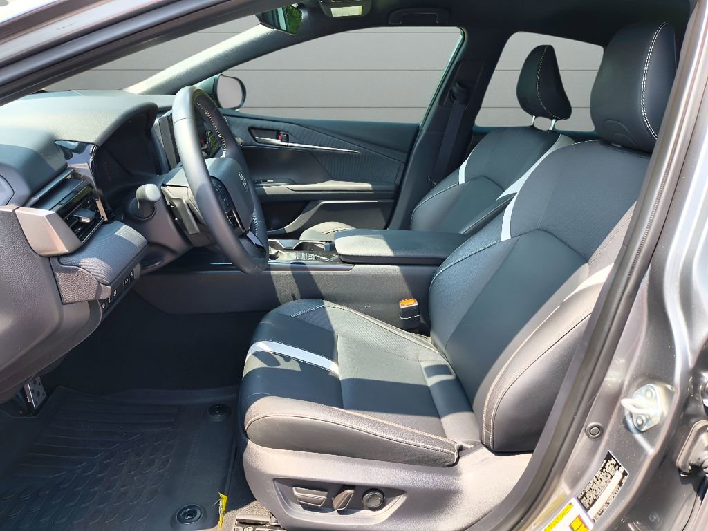 Used 2025 Toyota Camry SE image 17