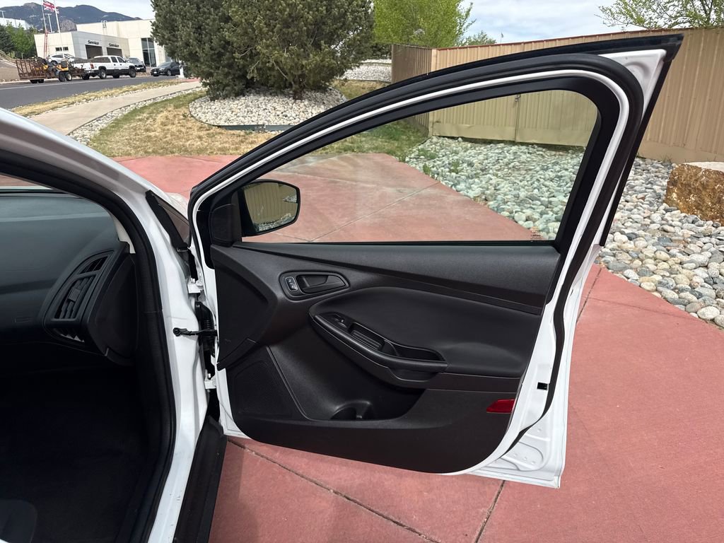 Certified 2018 Ford Focus S FWD image 26