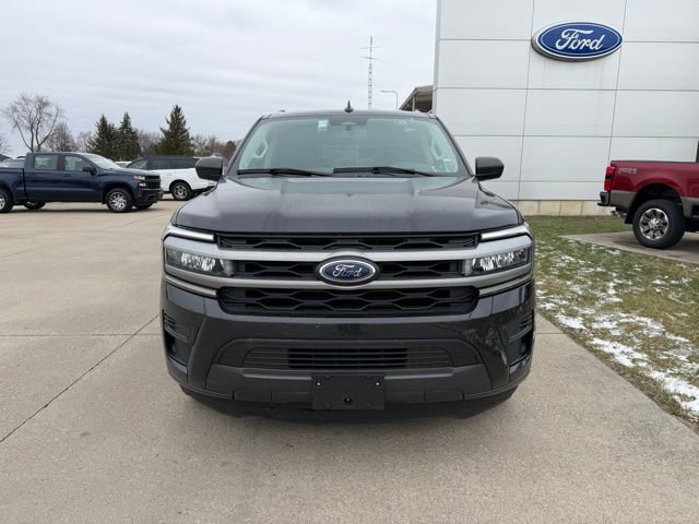 Used 2024 Ford Expedition Max XLT image 2