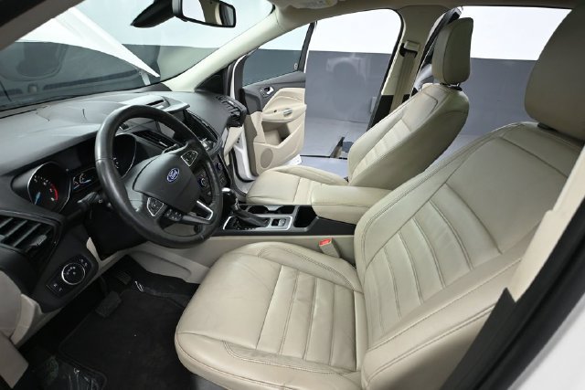 Used 2018 Ford Escape Titanium AWD/4WD image 16