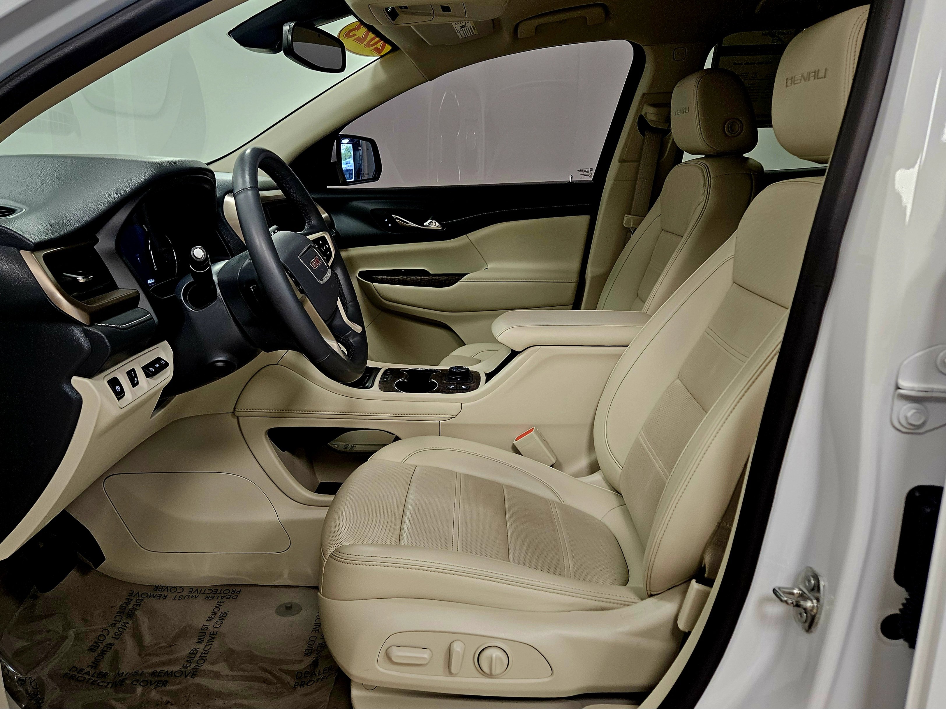 Used 2023 GMC Acadia Denali AWD/4WD image 7