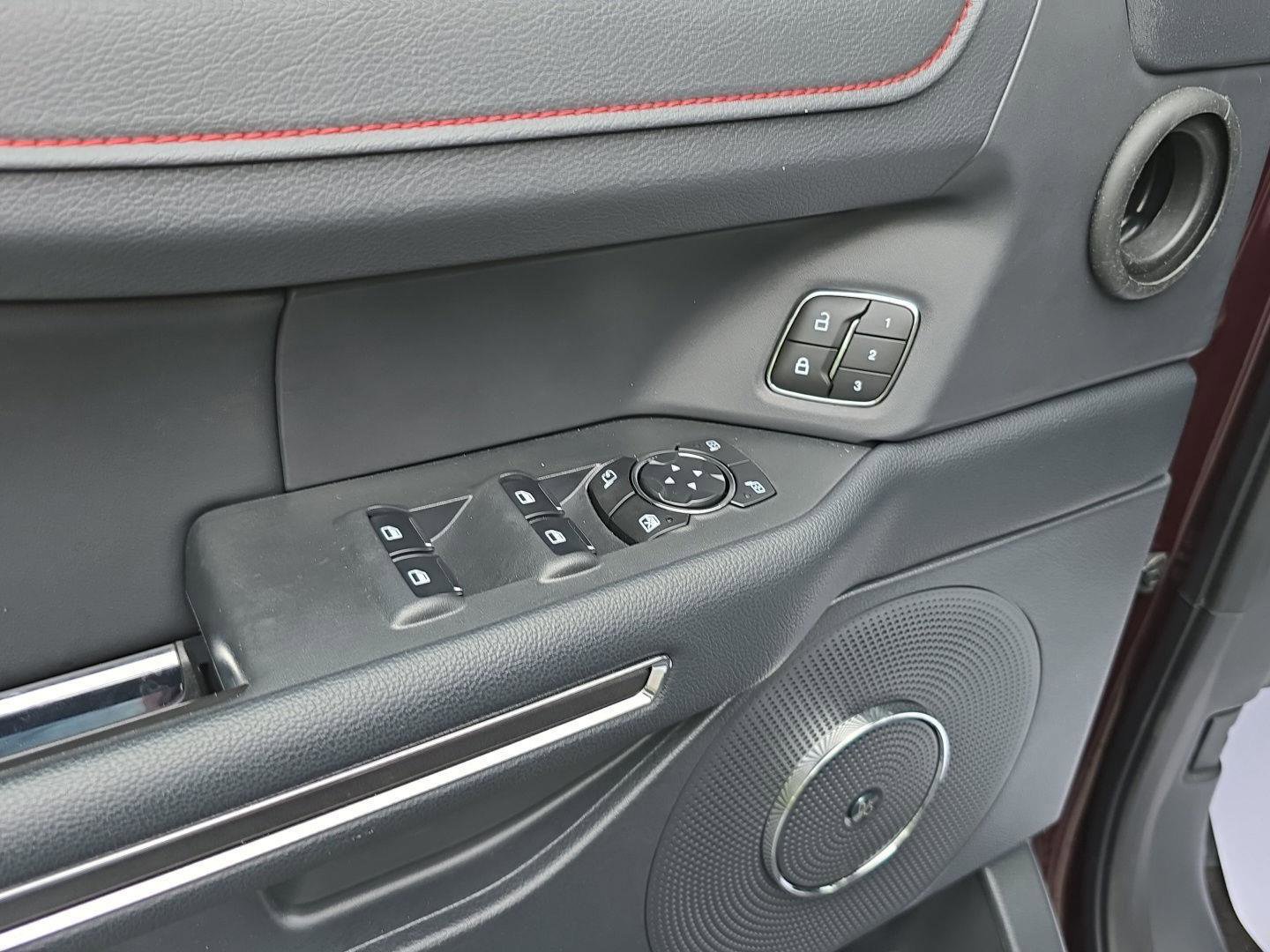 Used 2023 Ford Expedition Limited image 10