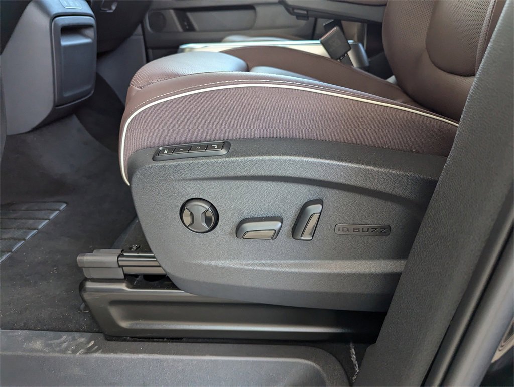 New 2025 Volkswagen ID. Buzz Pro S image 13