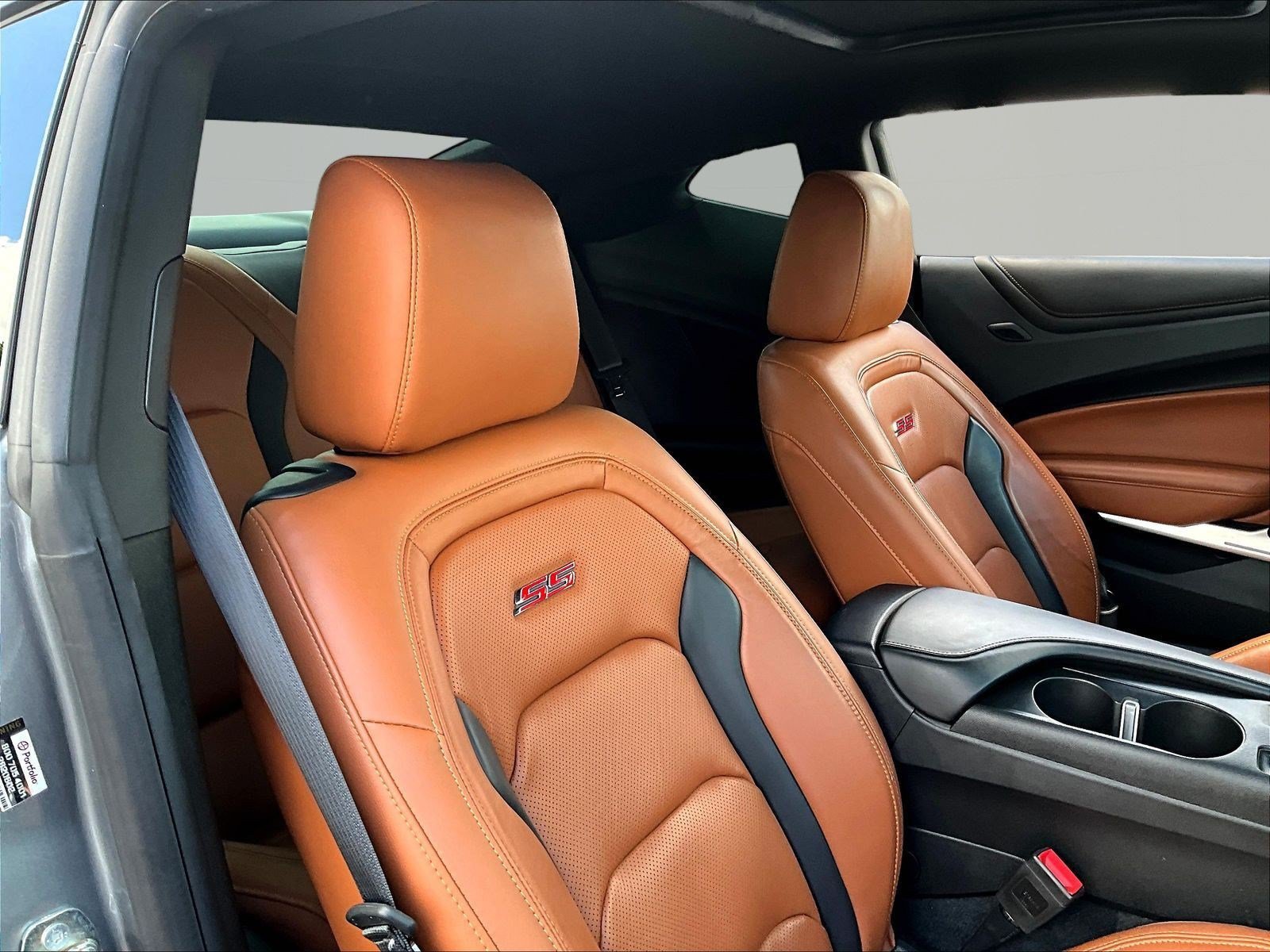 Used 2019 Chevrolet Camaro SS w/ Black Appearance Package RWD image 27