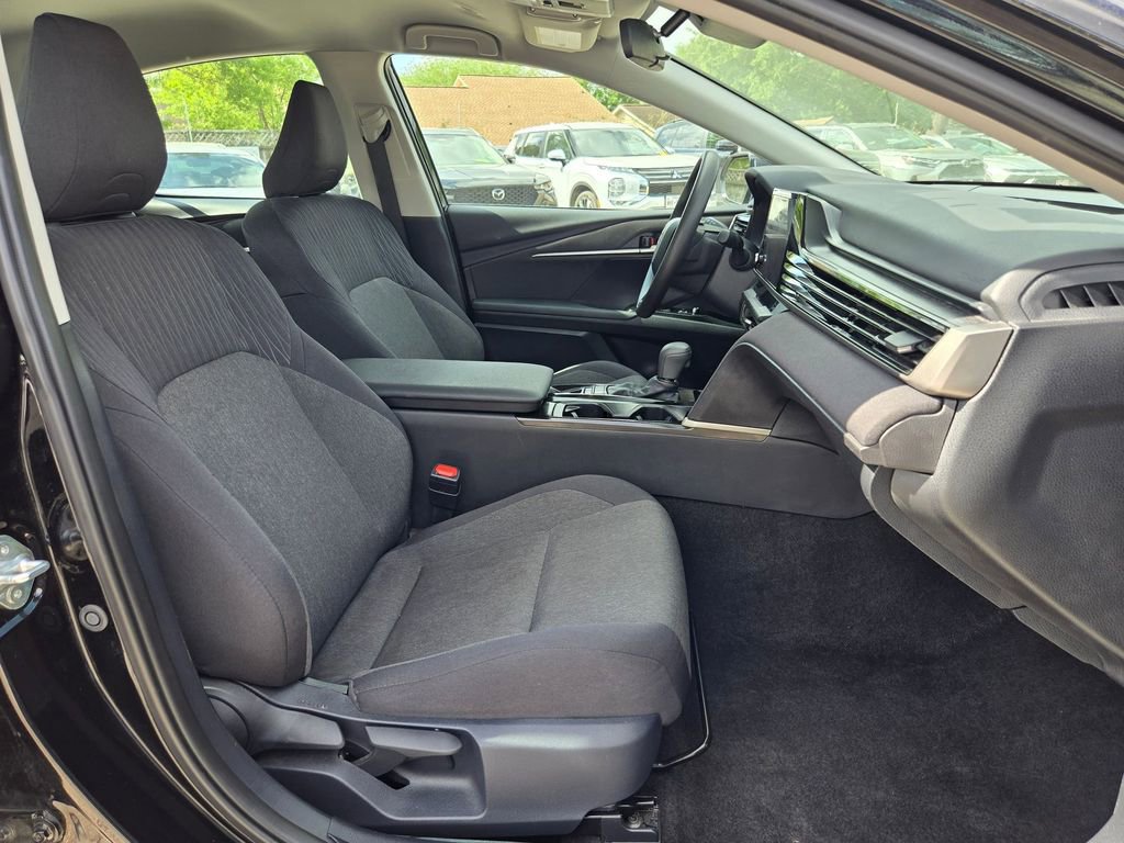 Used 2025 Toyota Camry LE image 29