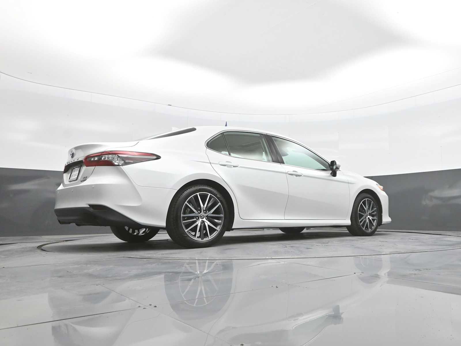 Used 2024 Toyota Camry XLE w/ Navigation Package FWD image 41