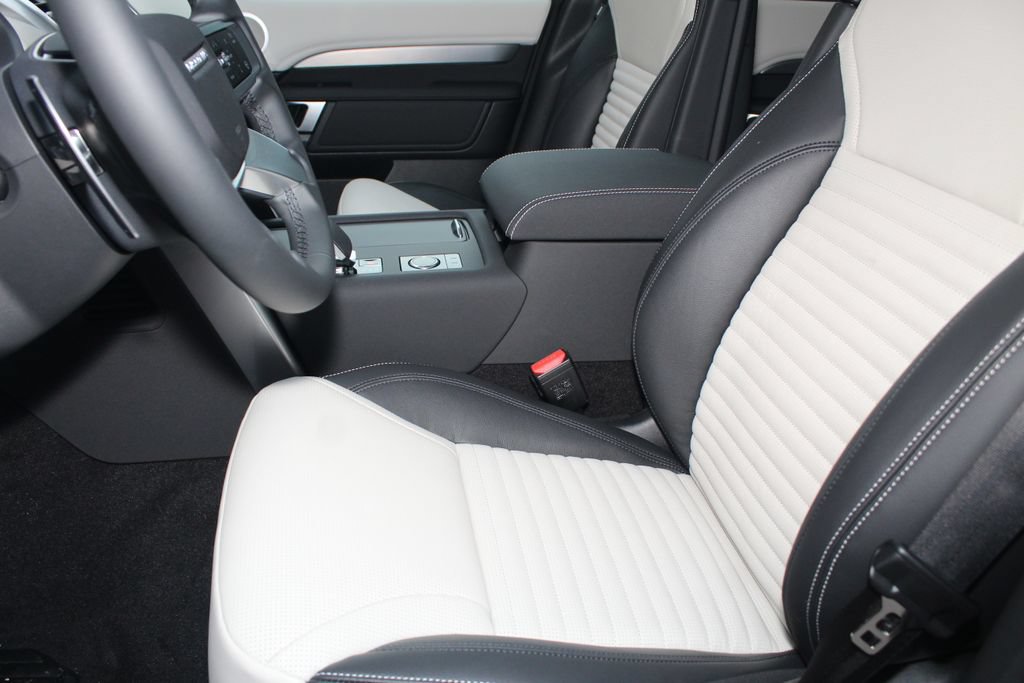 New 2026 Land Rover Discovery Limited Edition AWD/4WD image 36