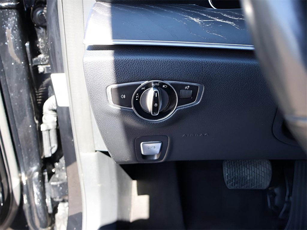 Used 2019 Mercedes-Benz E 300 4MATIC image 37