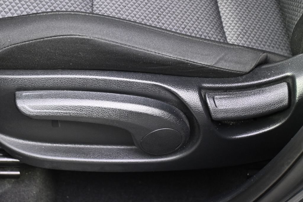 Used 2025 Kia Soul LX w/ LX Technology Package FWD image 14