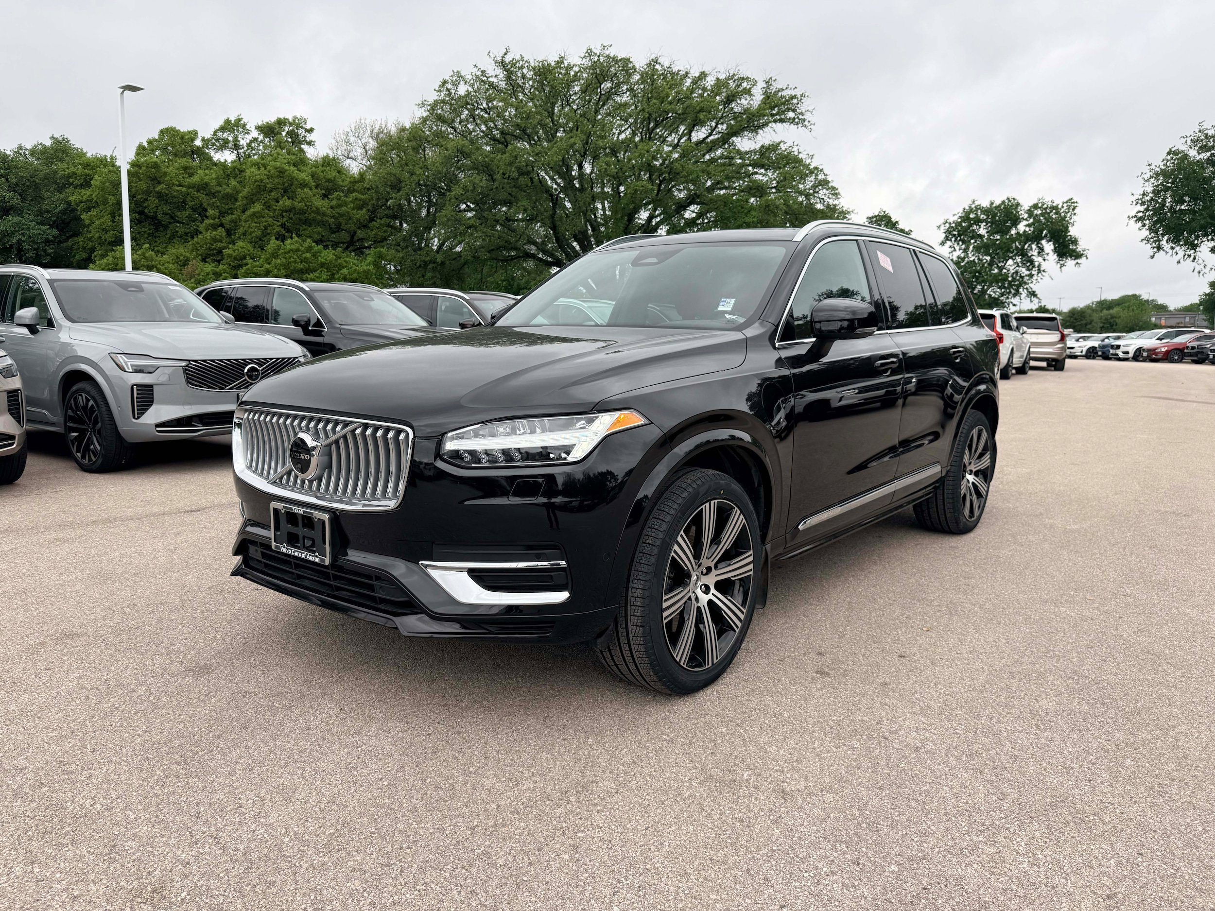 Certified 2023 Volvo XC90 T8 Plus AWD/4WD image 2