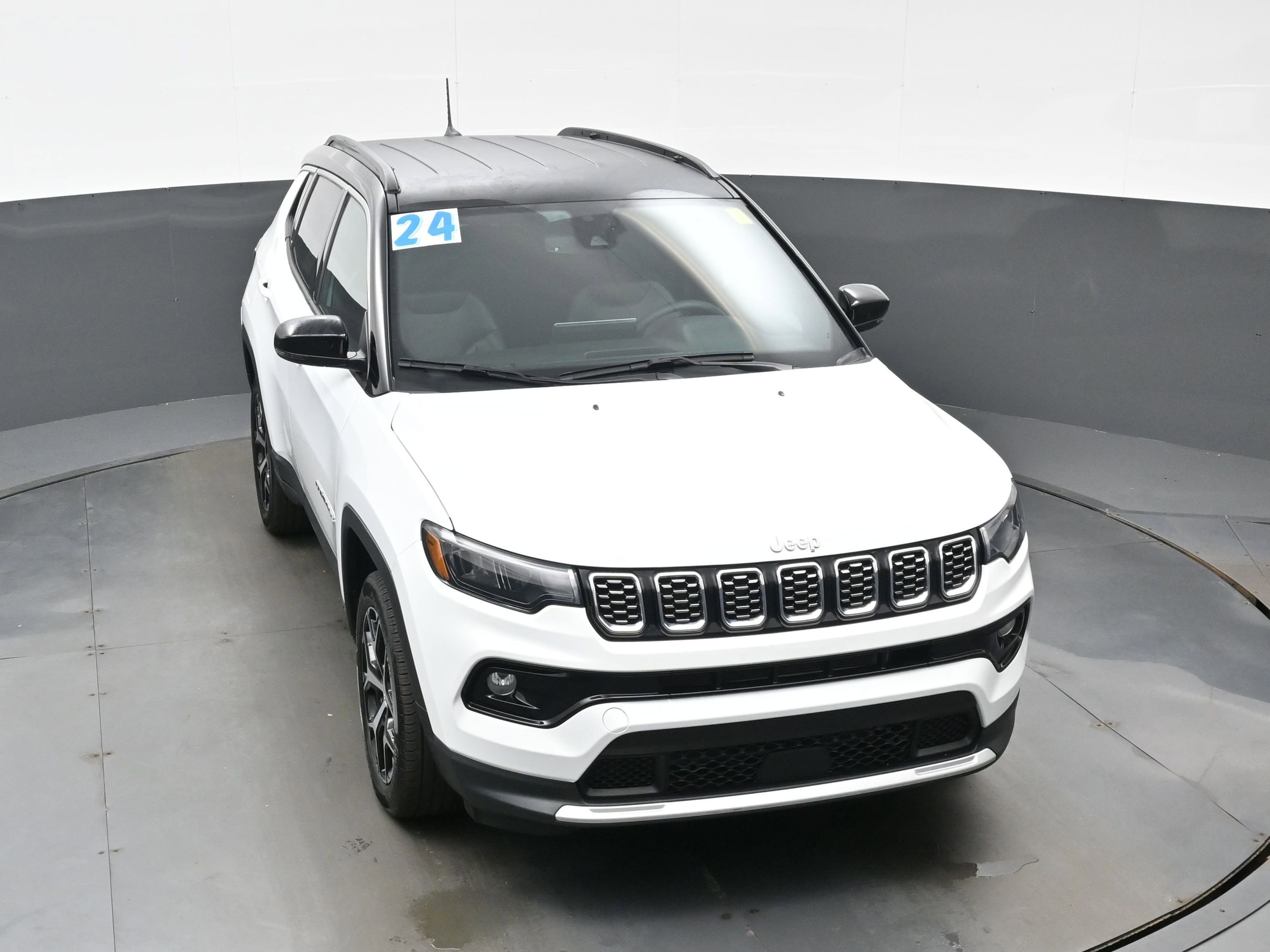 Used 2024 Jeep Compass Limited image 39