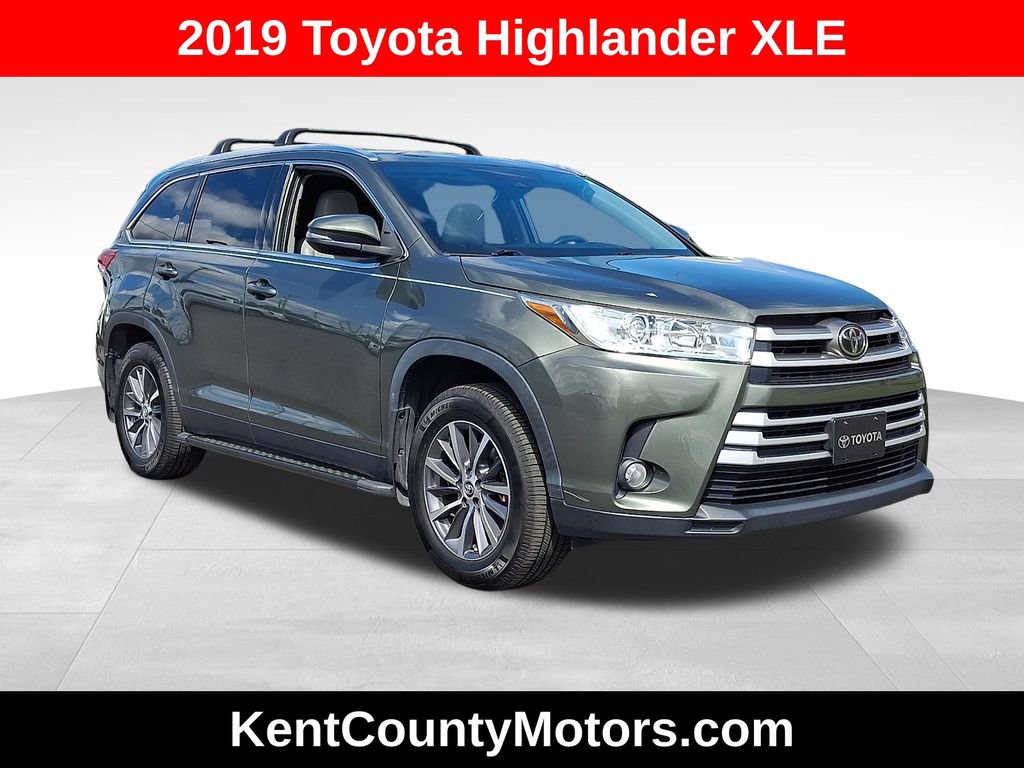 Used 2019 Toyota Highlander XLE AWD/4WD image 1