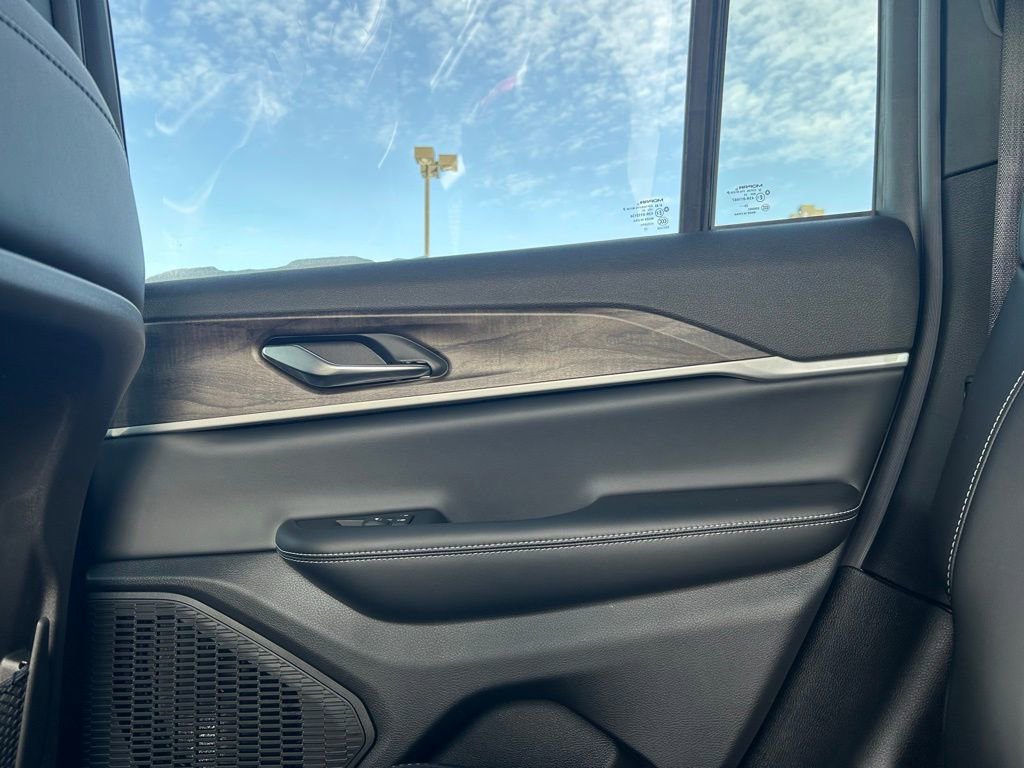 New 2026 Jeep Grand Cherokee Altitude AWD/4WD image 30