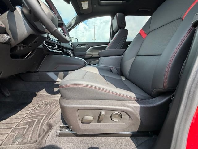 Used 2026 Chevrolet Colorado Z71 w/ Technology Package AWD/4WD image 11