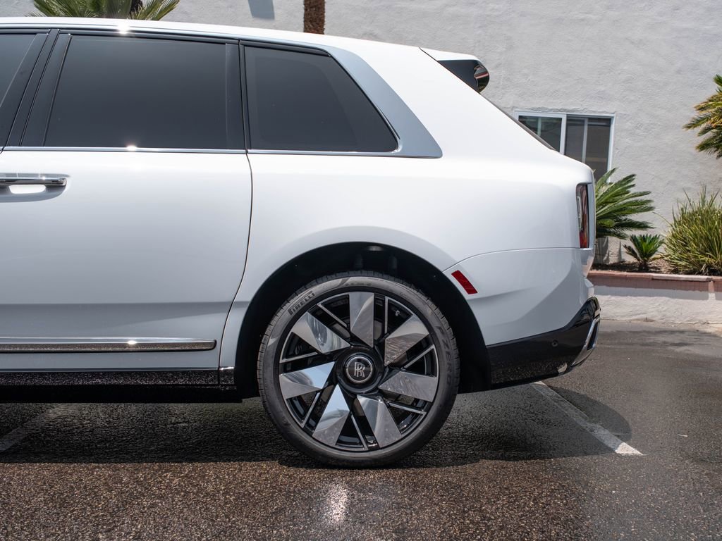 Used 2025 Rolls-Royce Cullinan AWD/4WD image 37