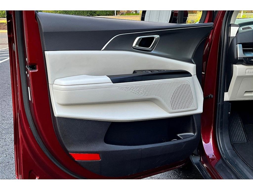 Used 2024 Kia Carnival LX image 22