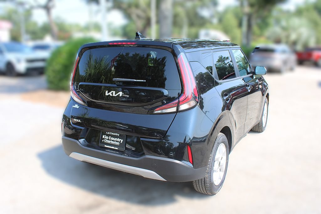 Certified 2025 Kia Soul LX w/ LX Technology Package FWD image 7