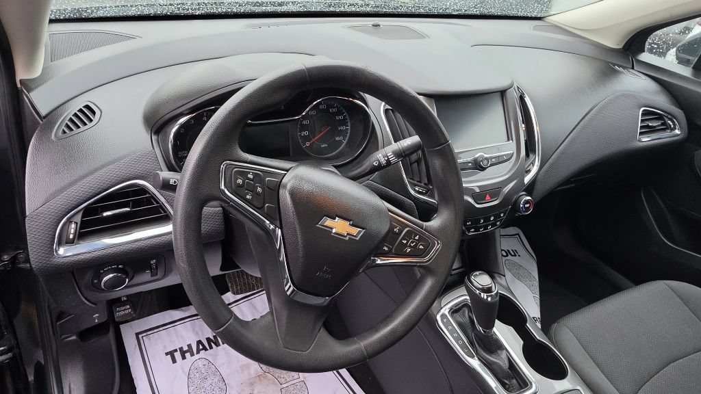 Used 2018 Chevrolet Cruze LT FWD image 8