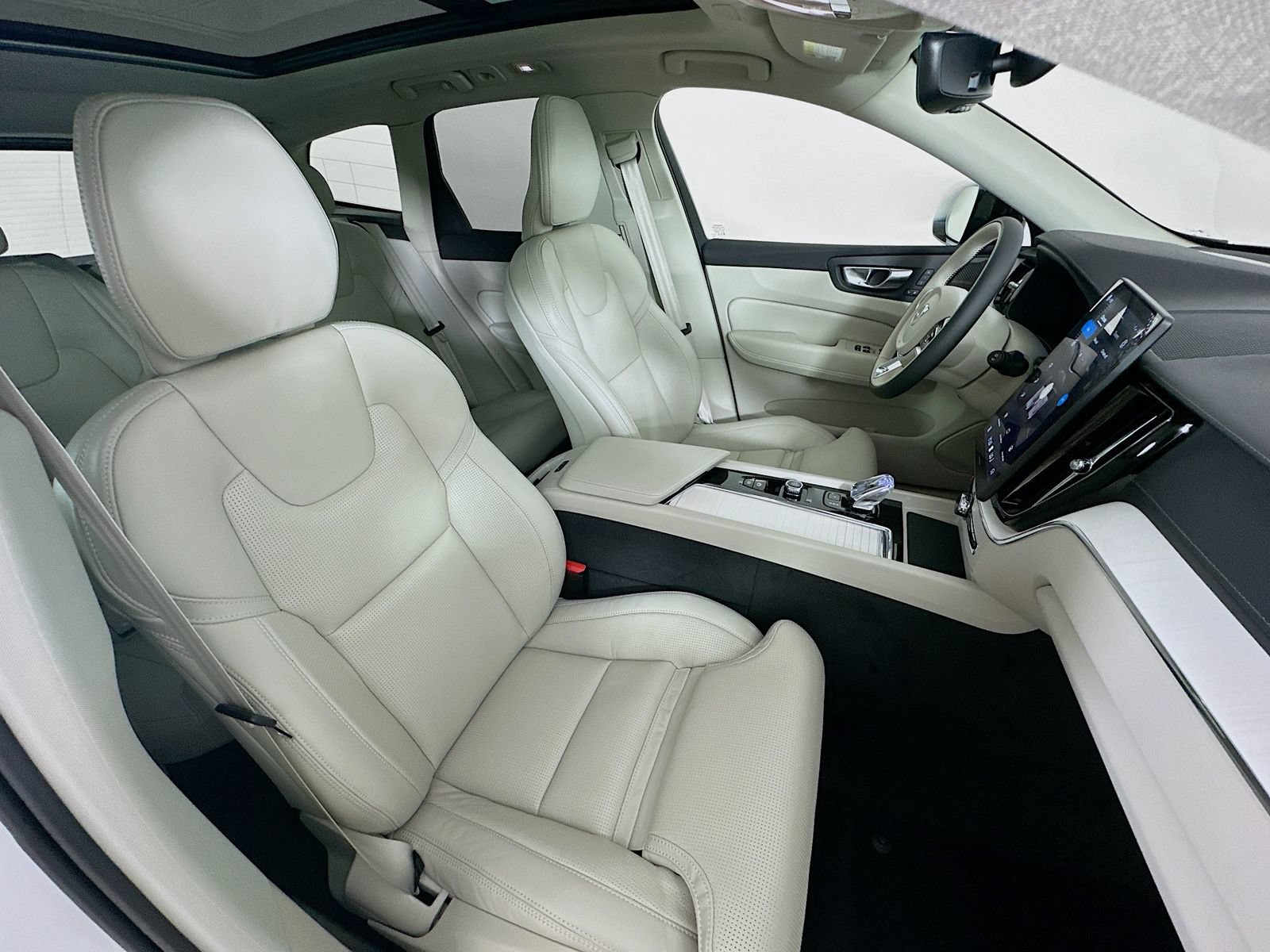 New 2026 Volvo XC60 T8 Ultra w/ Protection Package Premier AWD/4WD image 43
