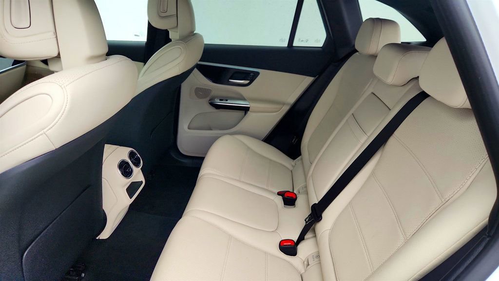 Used 2023 Mercedes-Benz GLC 300 4MATIC image 19