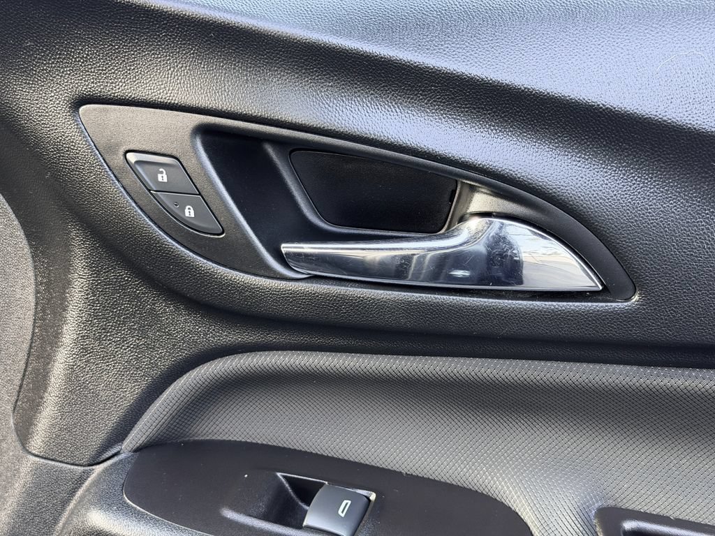 Used 2022 Chevrolet Equinox RS w/ RS Leather Package FWD image 28