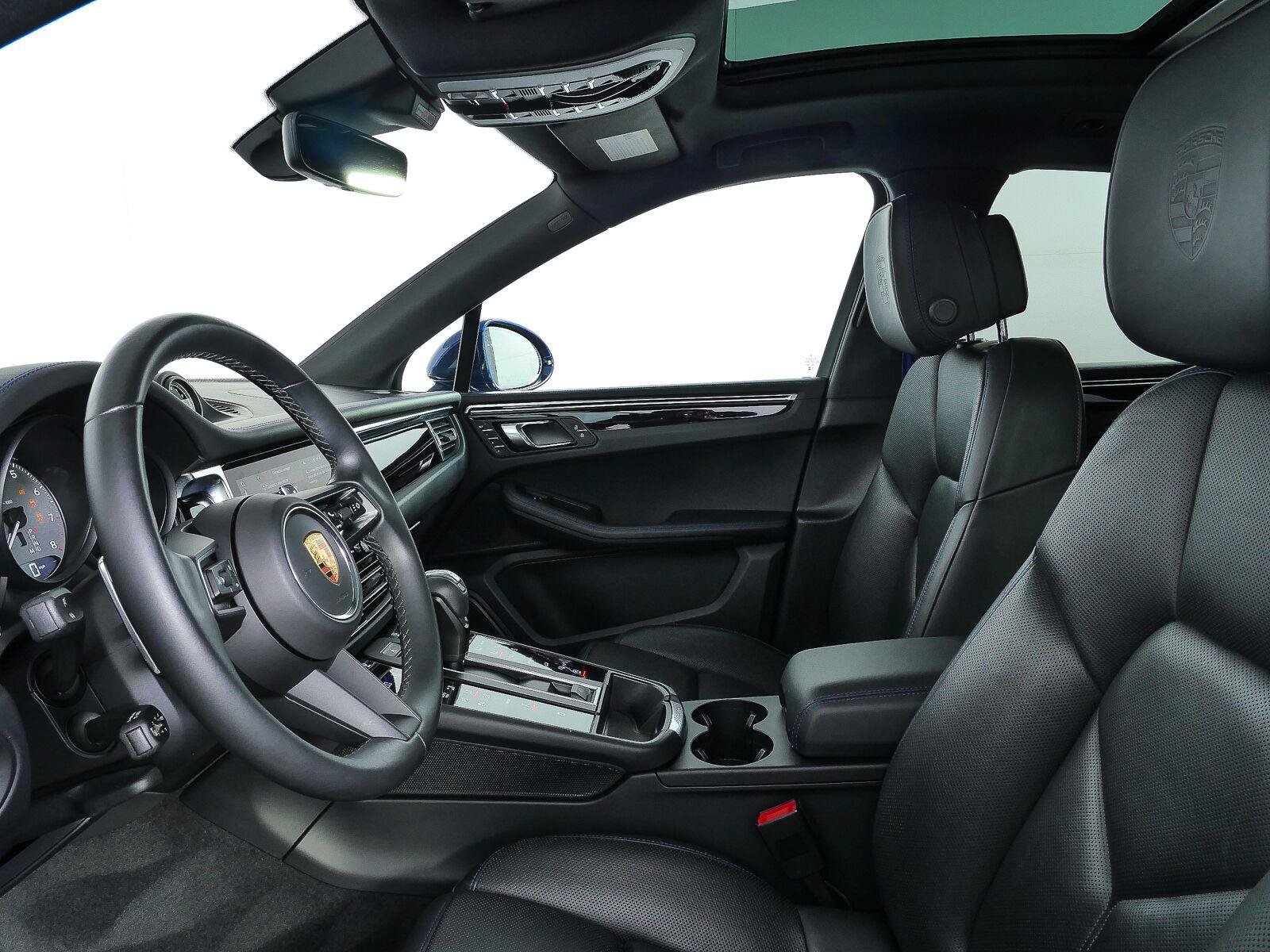 Certified 2023 Porsche Macan S AWD/4WD image 5