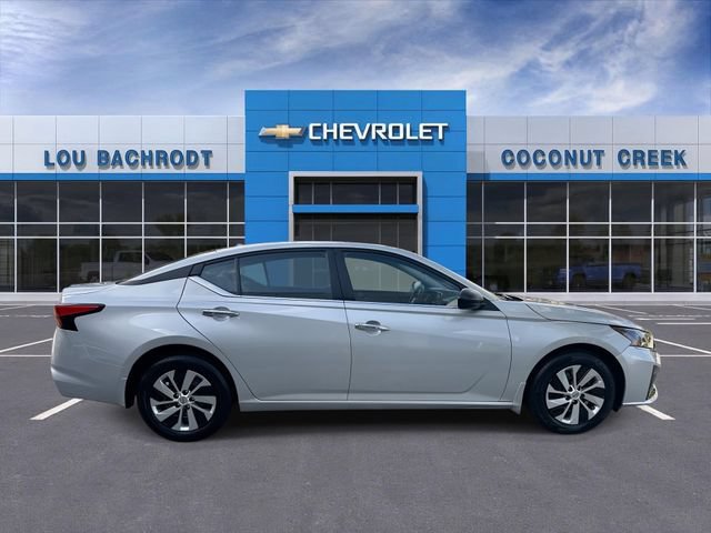 Used 2025 Nissan Altima 2.5 S FWD image 9